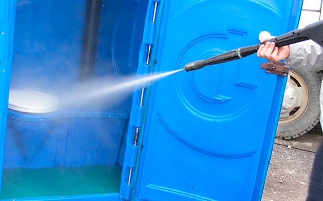 Очистка туалетных кабин